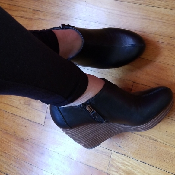 Dr. Scholls bootie wedges. - Picture 7 of 8